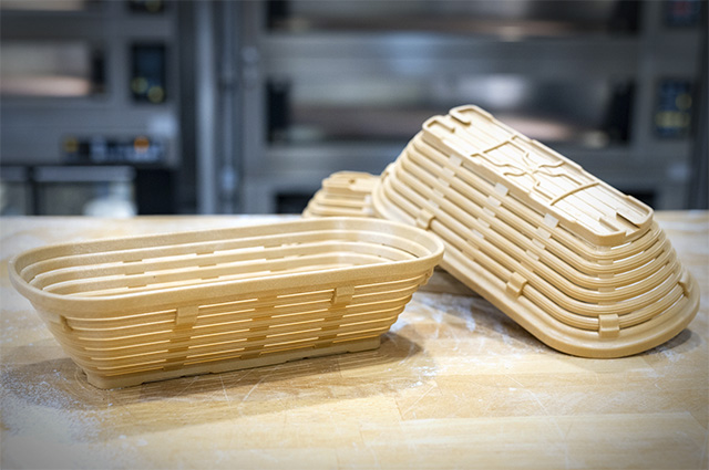 Gärkörbchen aus biobasiertem Kunststoff im Bäckereiumfeld