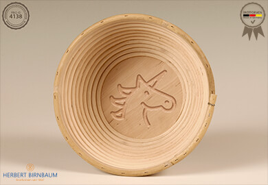 birnbaum gaerkoerbchen aus peddigrohr mit gravur einhorn